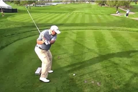 De Jonge starts his downswing