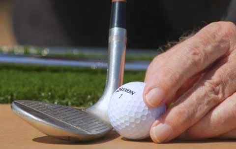 Pelz demonstrates bounce off hardpan