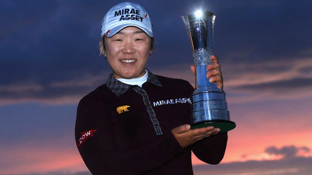 Jiyai raises her 2nd Women's British Open trophy