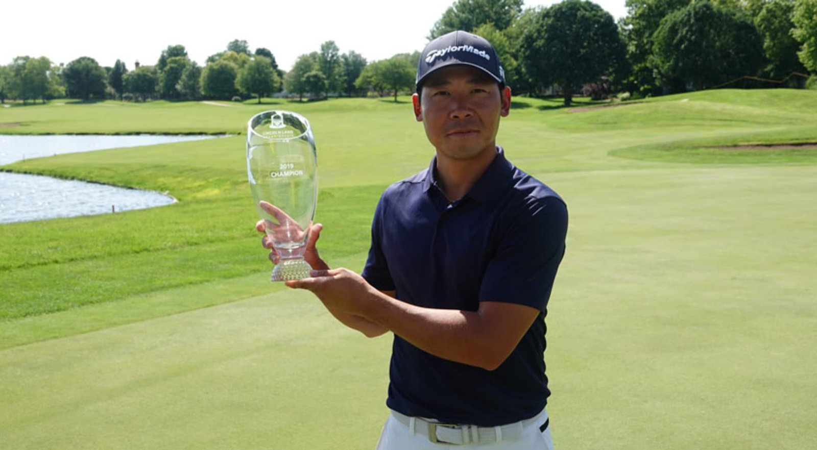 Defending champion Xinjun Zhang