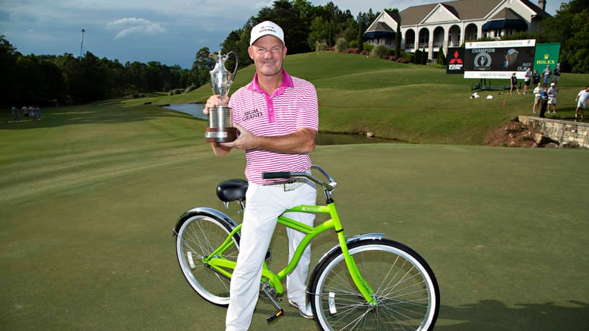 Defending champion Alex Cejka