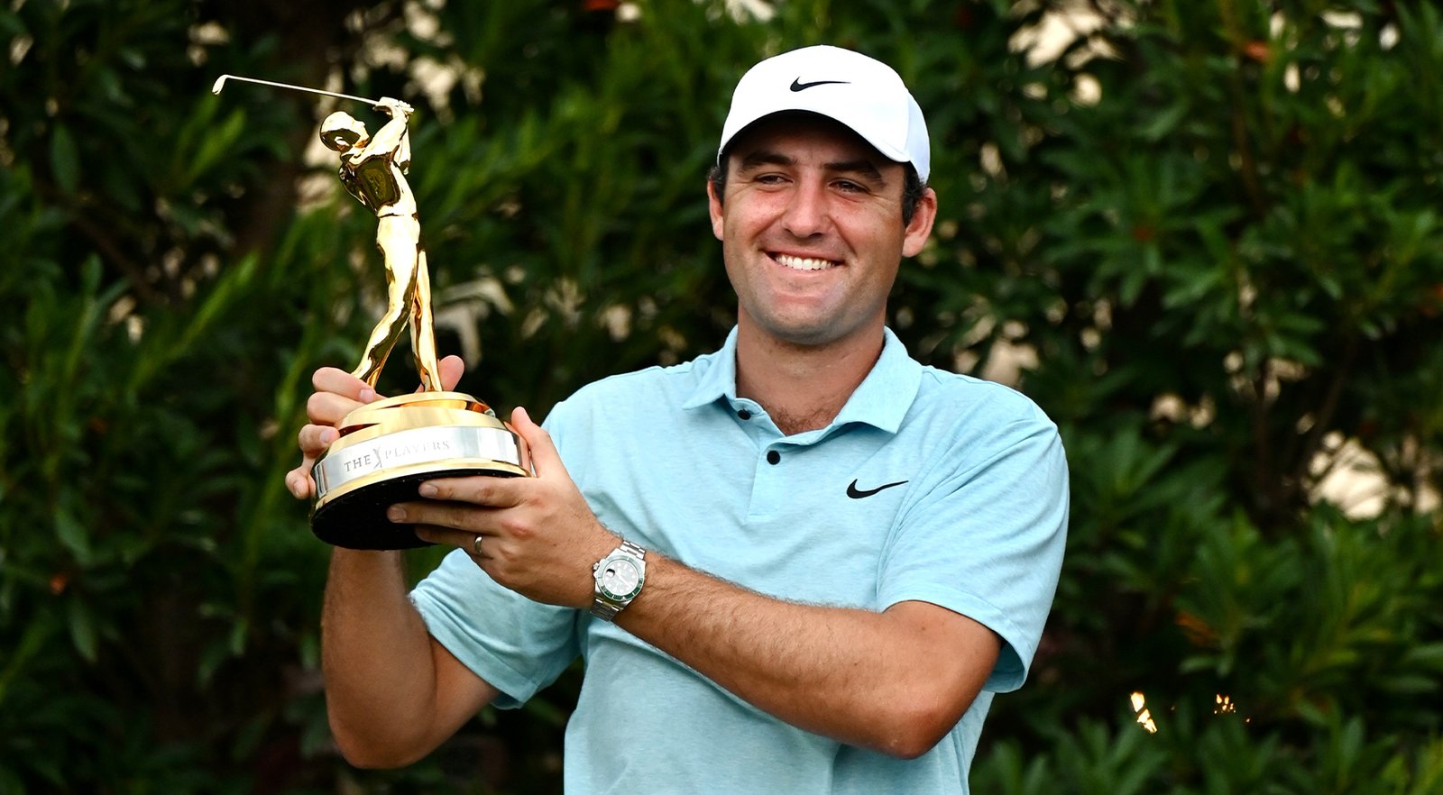 Scottie Schefler with PLAYERS trophy