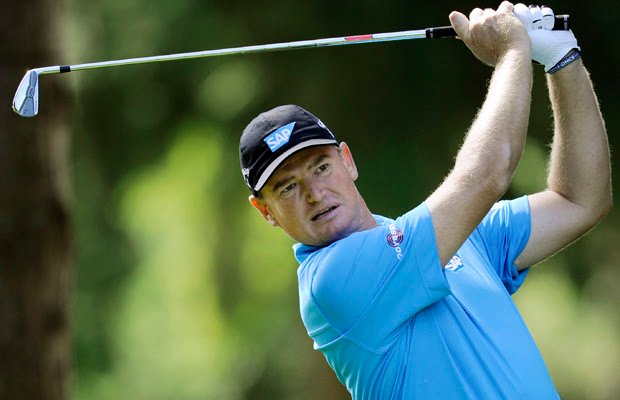Ernie Els swinging