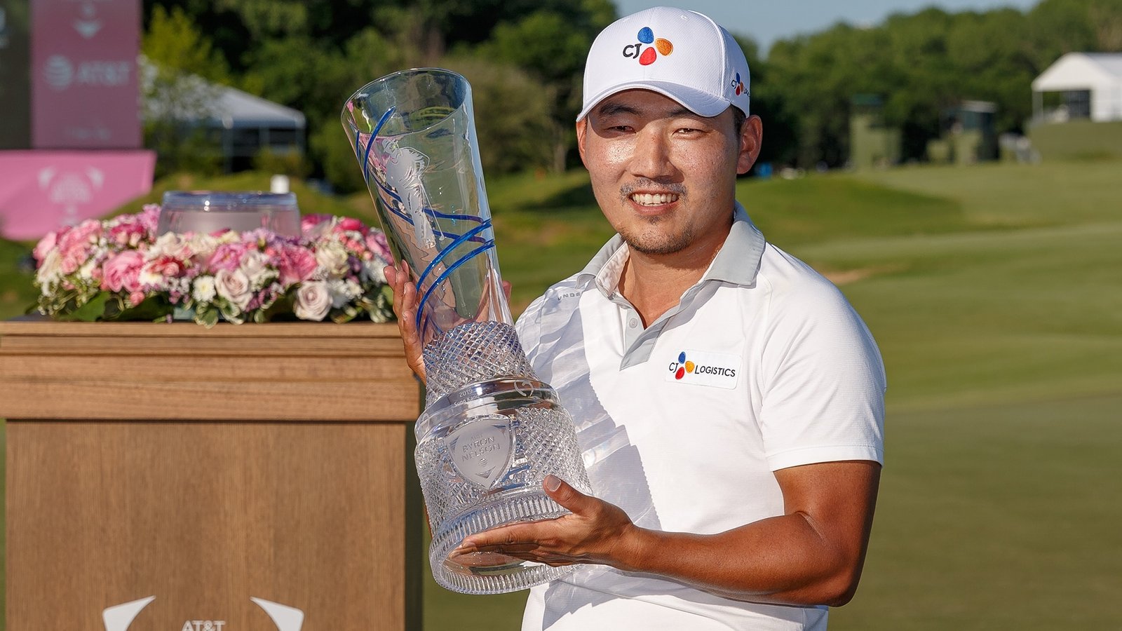 Defending 2019 champion Sung Kang
