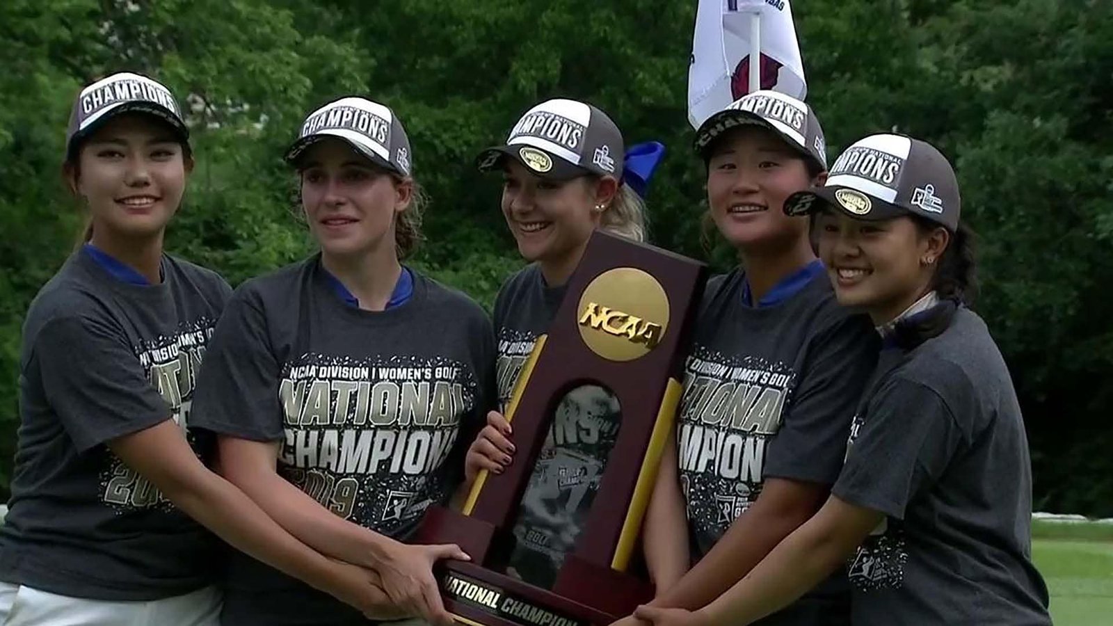 The victorious 2019 Duke Women's Golf team