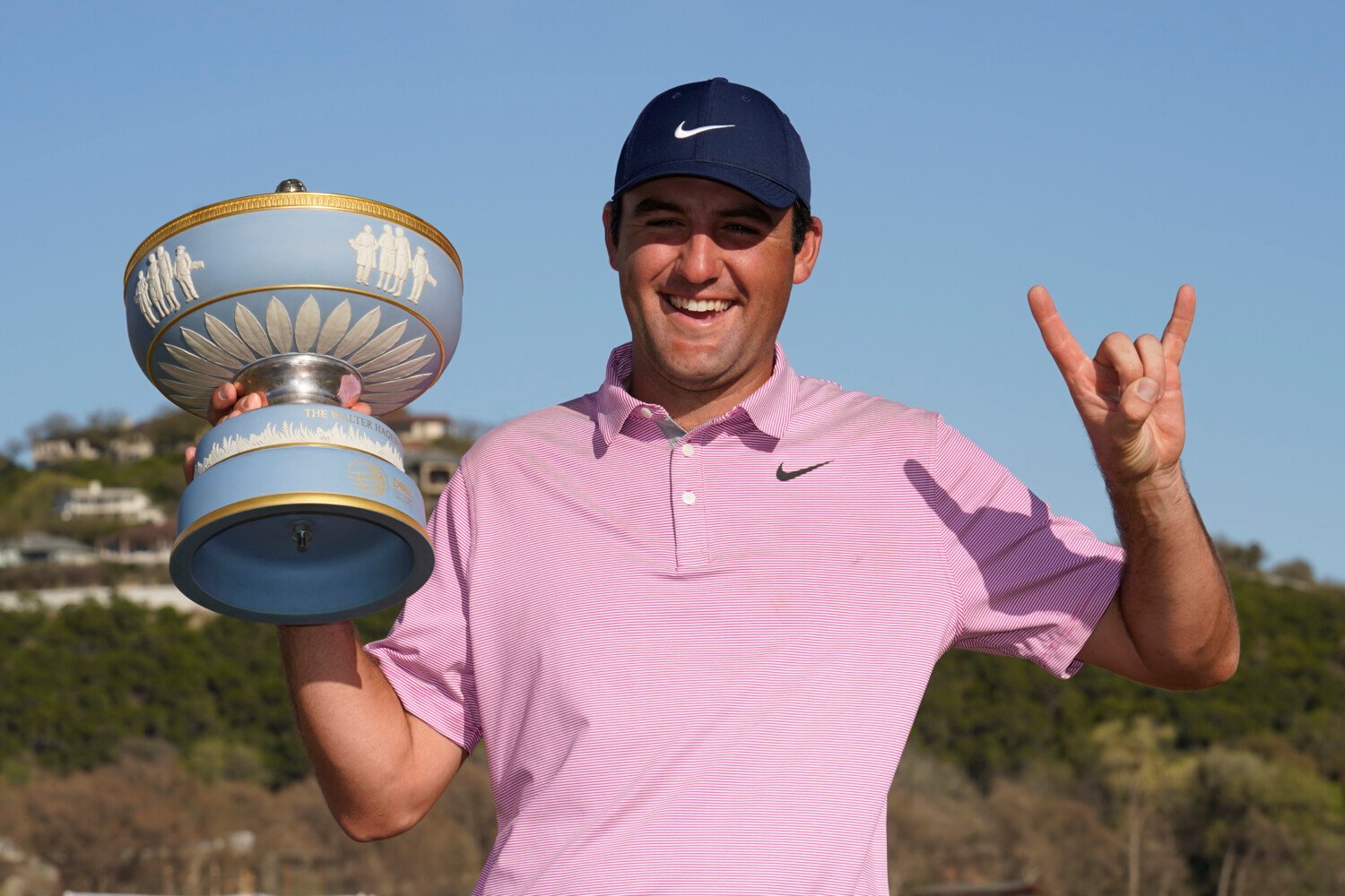 Scottie Scheffler with the Walter Hagen Cup